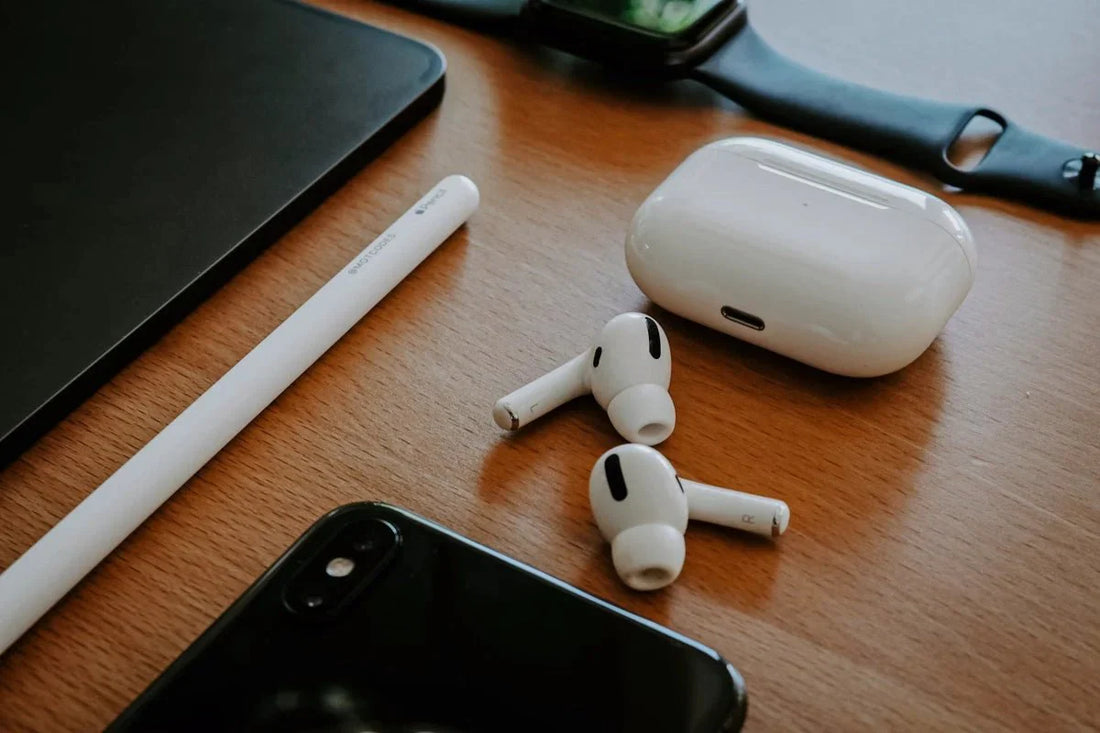 white apple earpods
